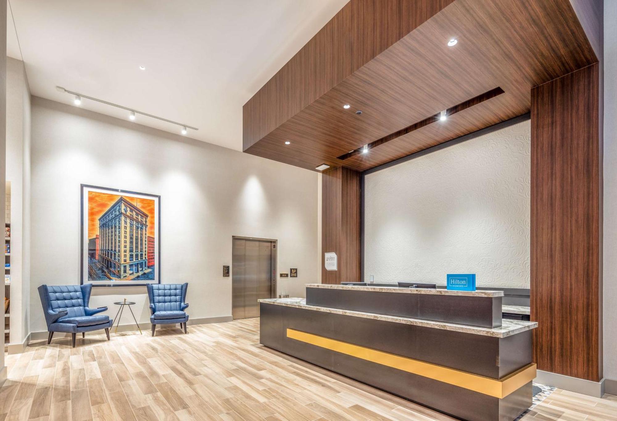 Hilton Garden Inn- Chicago Central Loop Exterior photo